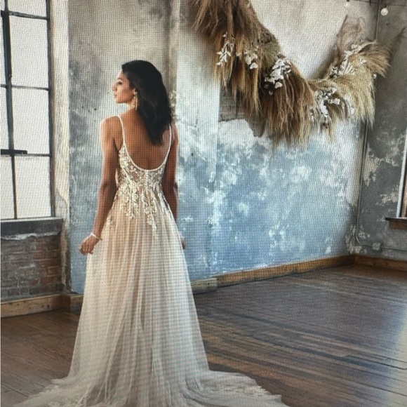 All Who Wander bohemian style wedding dress - Picture 14 of 16